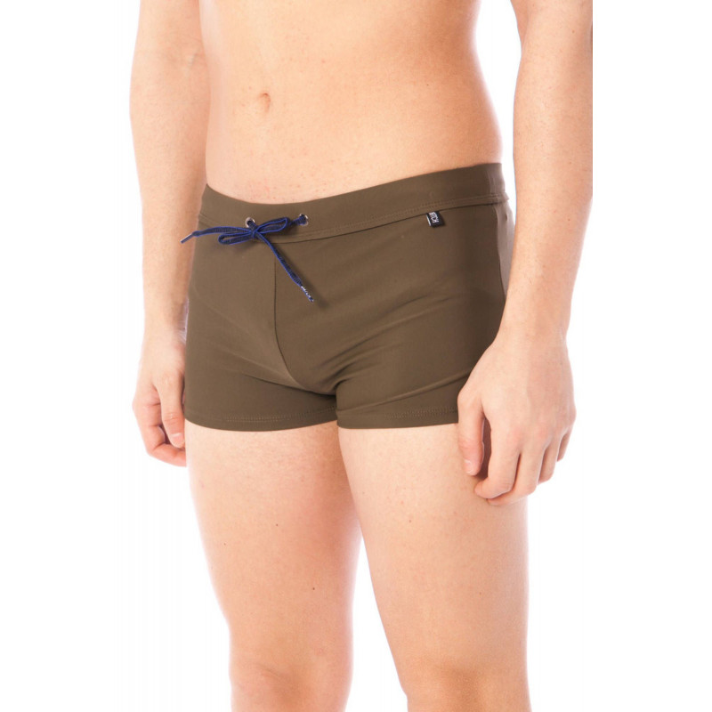 DATCH KOSTÜMTEILE UNTER GRÜNEM MANN