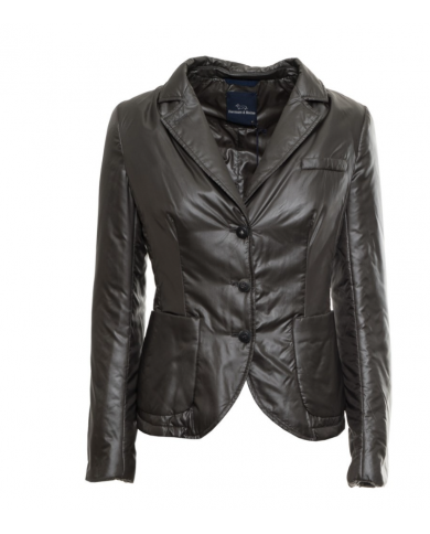 Harmont & Blaine
X073_V0D10-40174_629